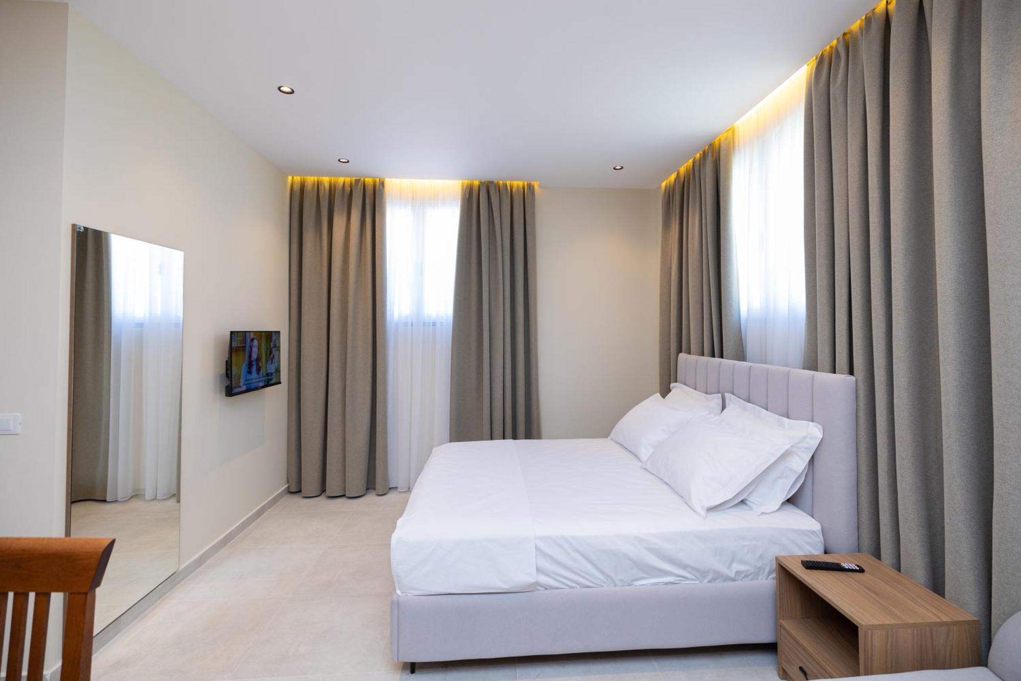 Hotel Aluor Vlorë Extérieur photo