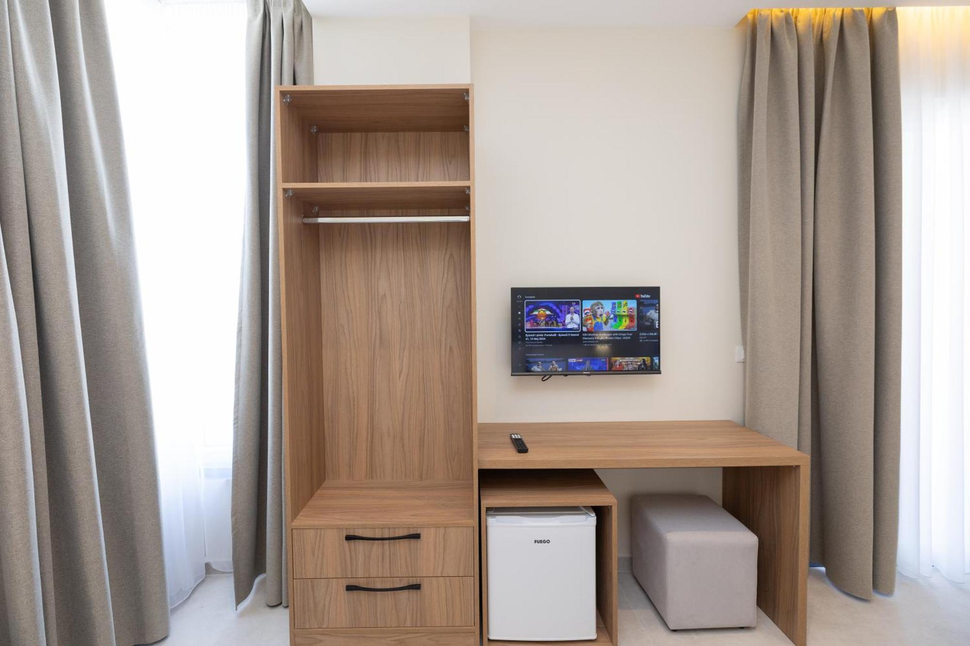 Hotel Aluor Vlorë Extérieur photo