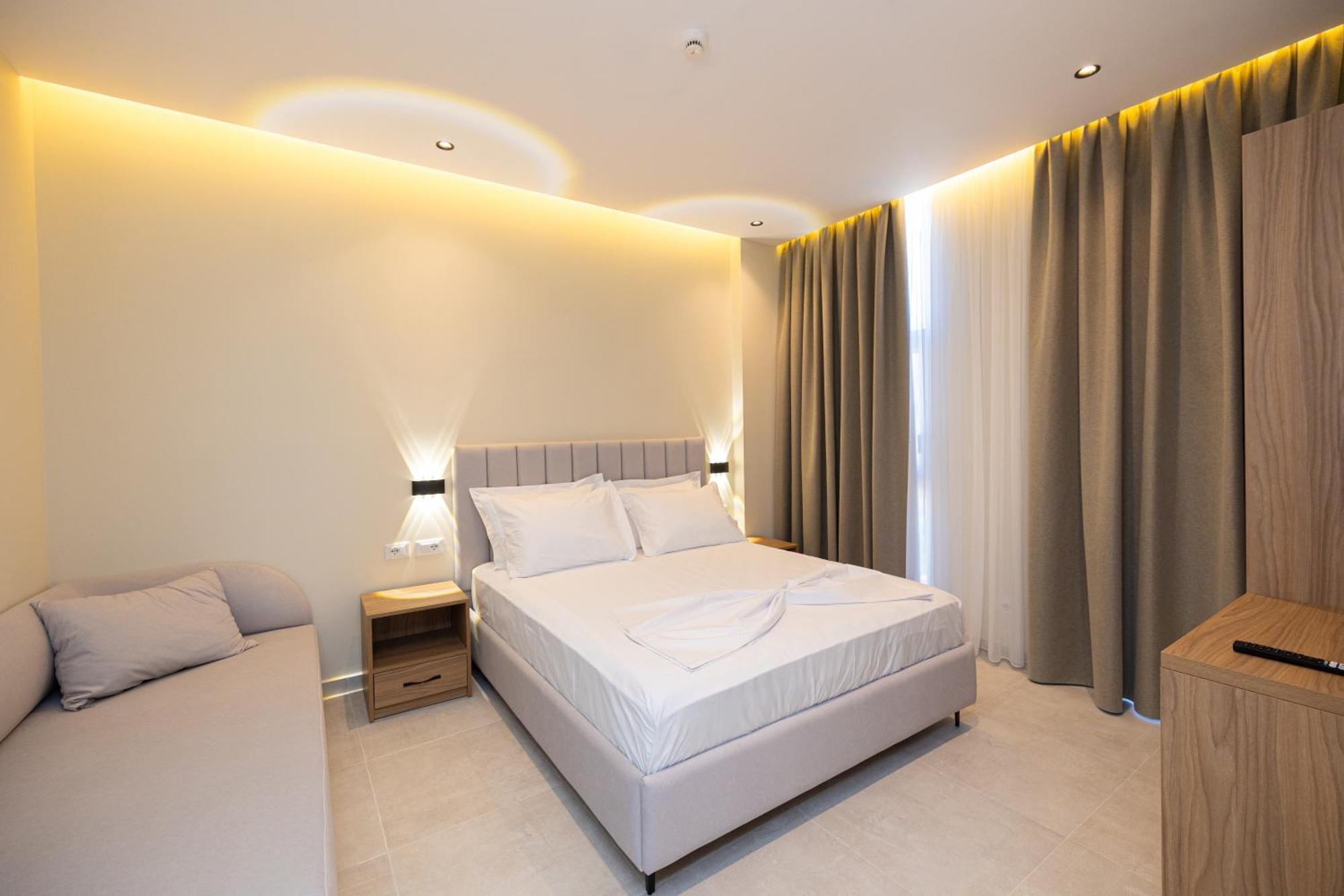 Hotel Aluor Vlorë Extérieur photo