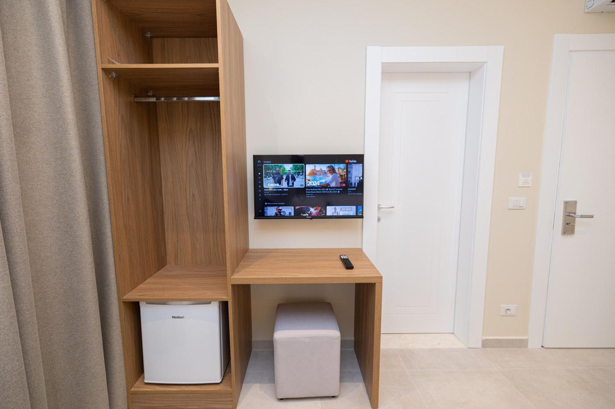 Hotel Aluor Vlorë Extérieur photo