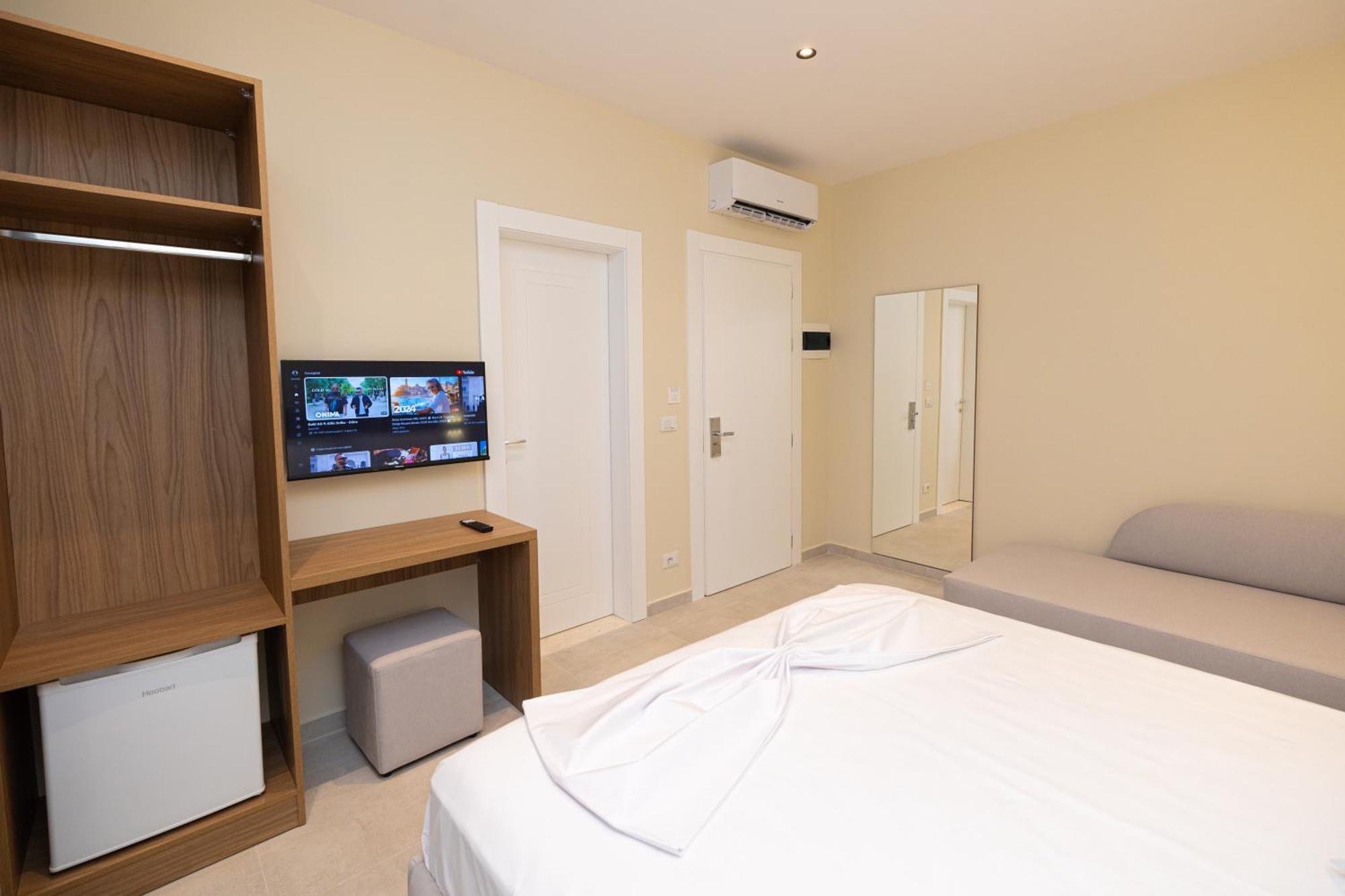 Hotel Aluor Vlorë Extérieur photo