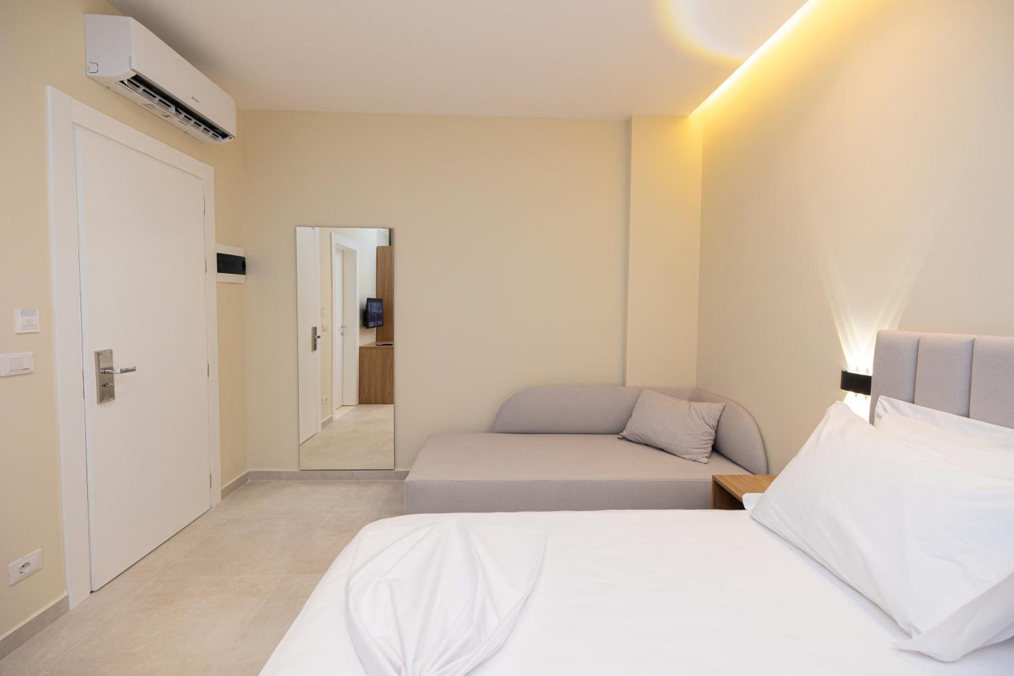 Hotel Aluor Vlorë Extérieur photo