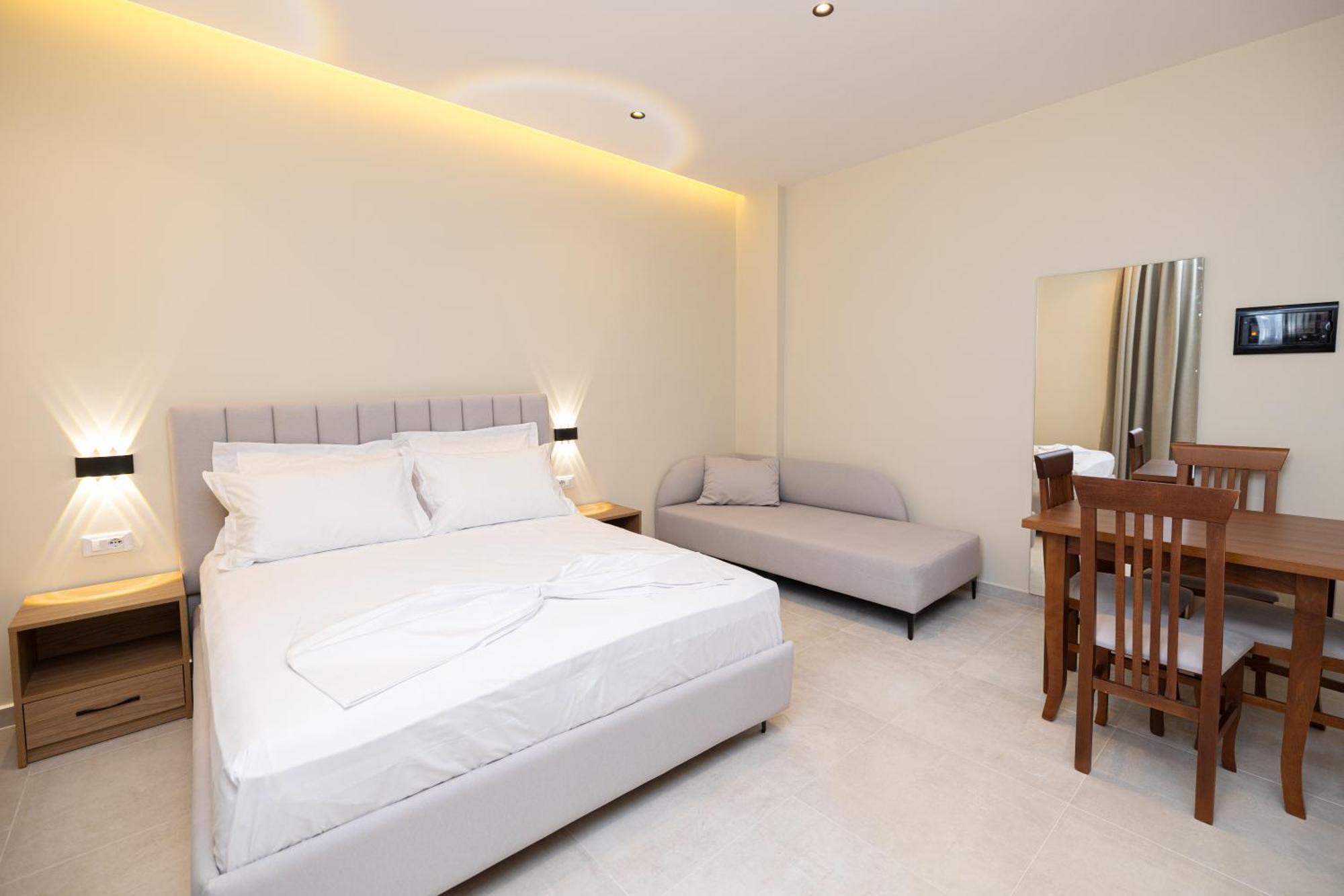Hotel Aluor Vlorë Extérieur photo