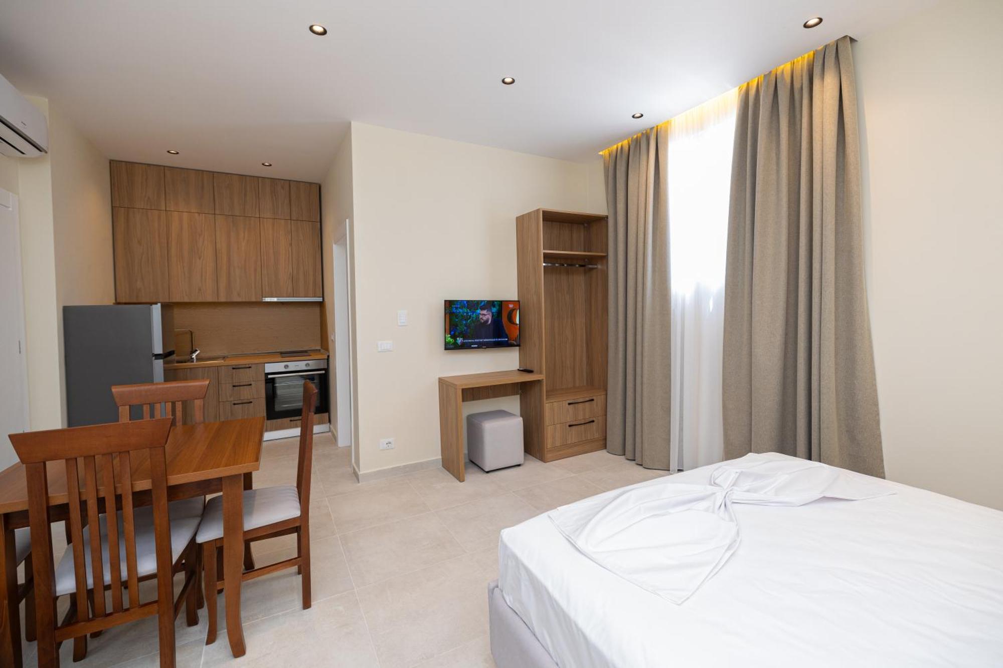 Hotel Aluor Vlorë Extérieur photo