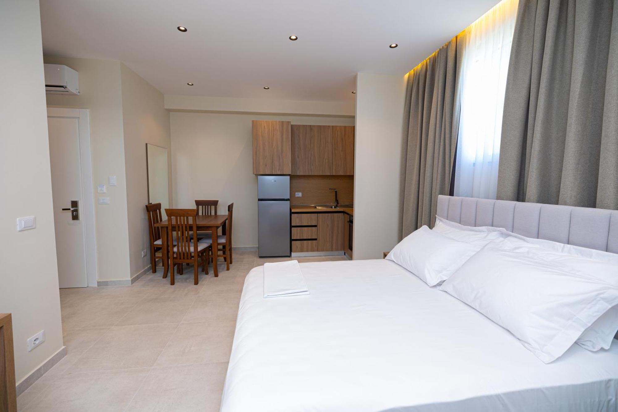 Hotel Aluor Vlorë Extérieur photo