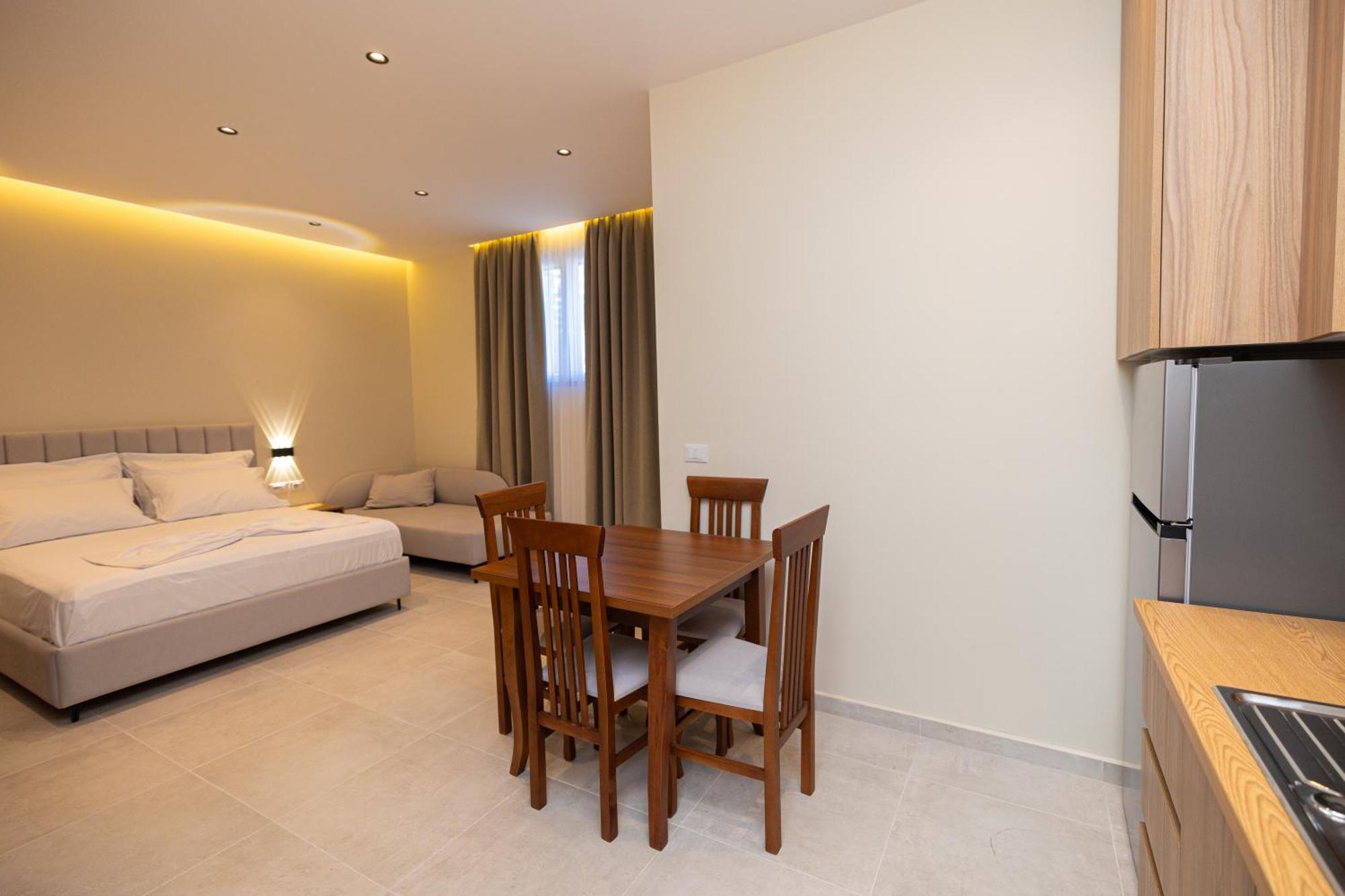Hotel Aluor Vlorë Extérieur photo