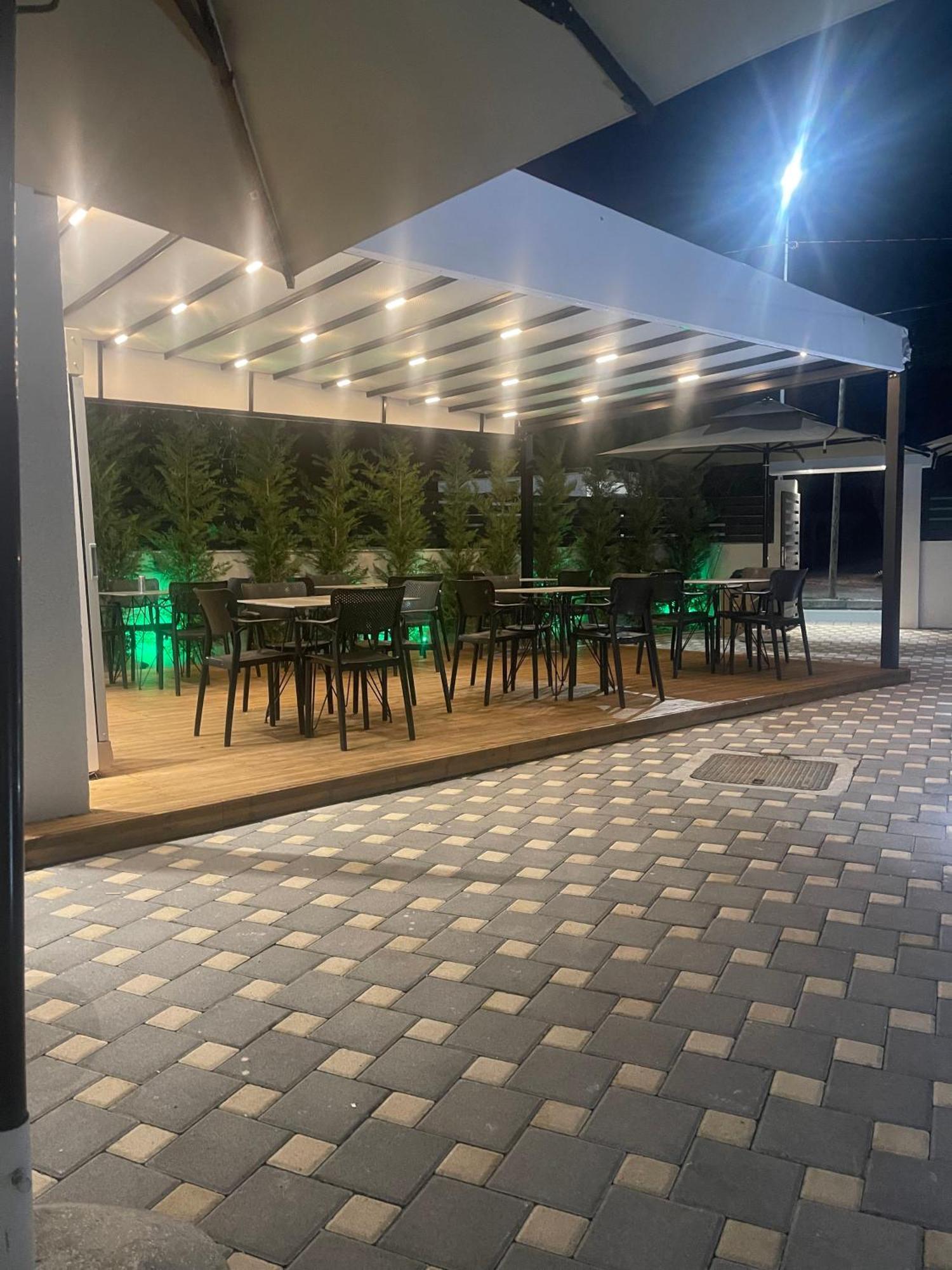 Hotel Aluor Vlorë Extérieur photo